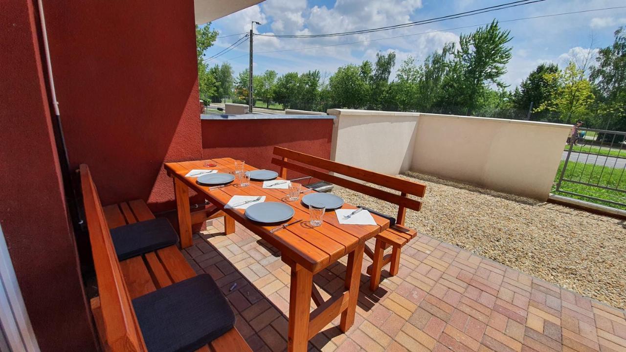 Aqua Apartman Tiszaújváros Exteriér fotografie
