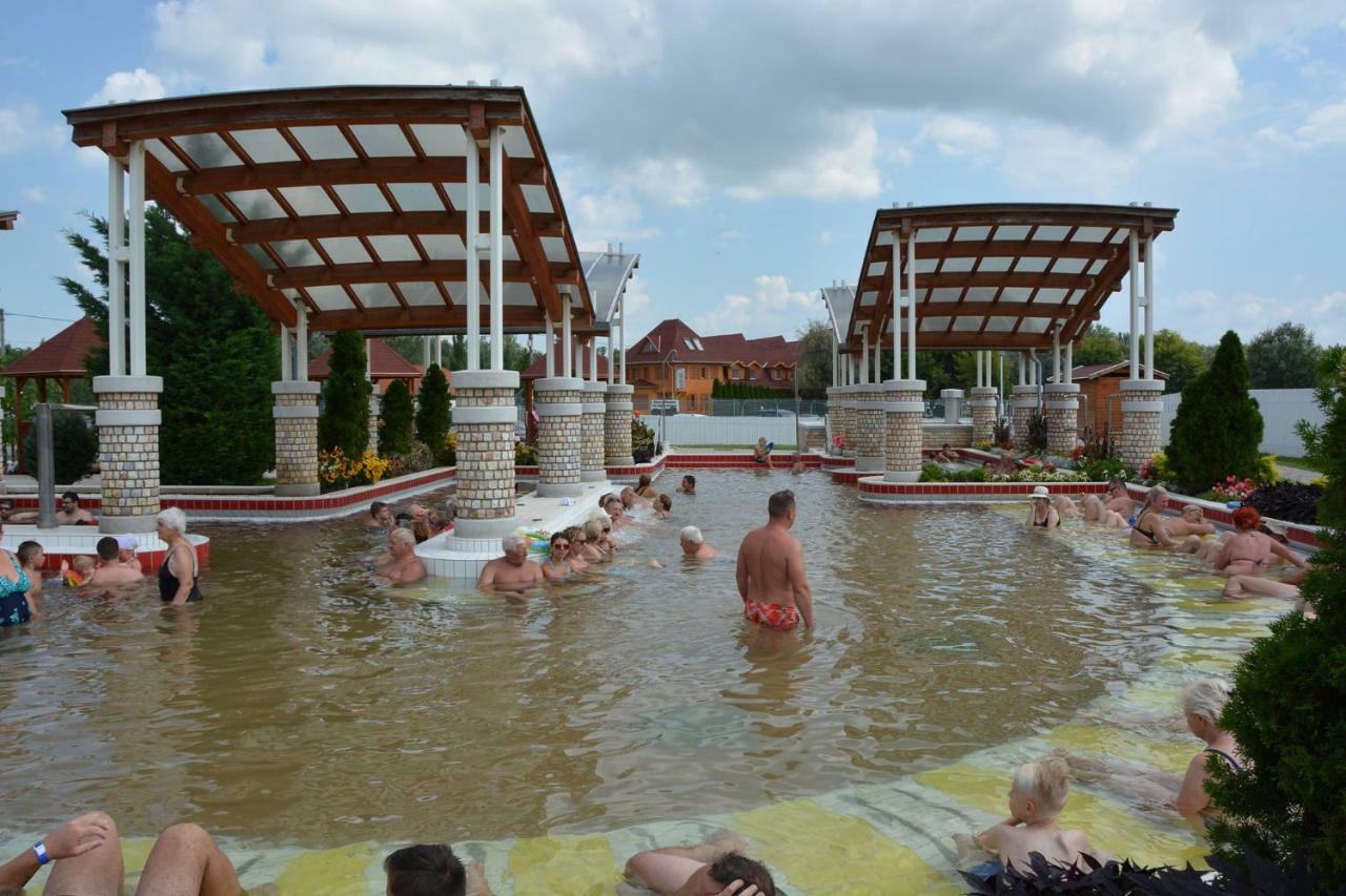 Aqua Apartman Tiszaújváros Exteriér fotografie